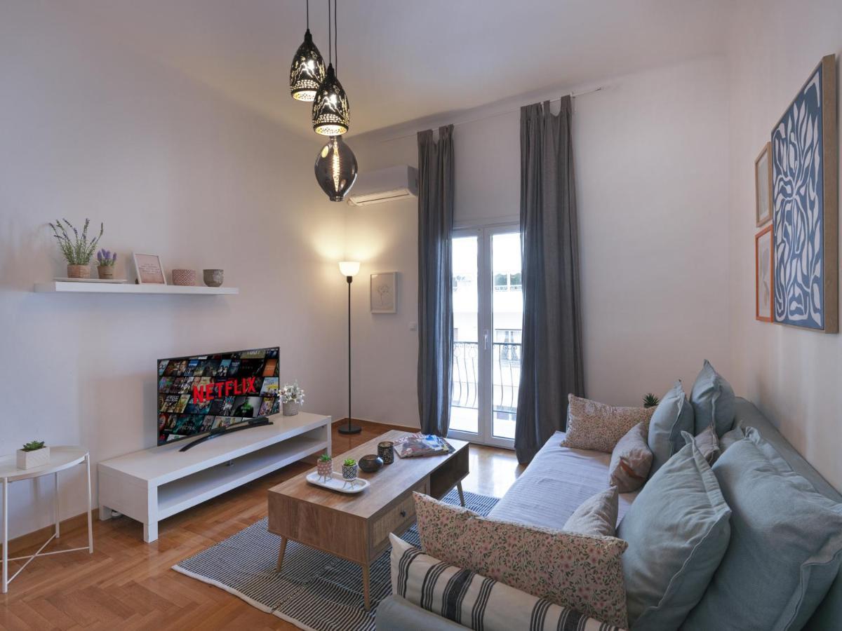 Beautiful Athenian Apartment Next To The Center Exterior photo